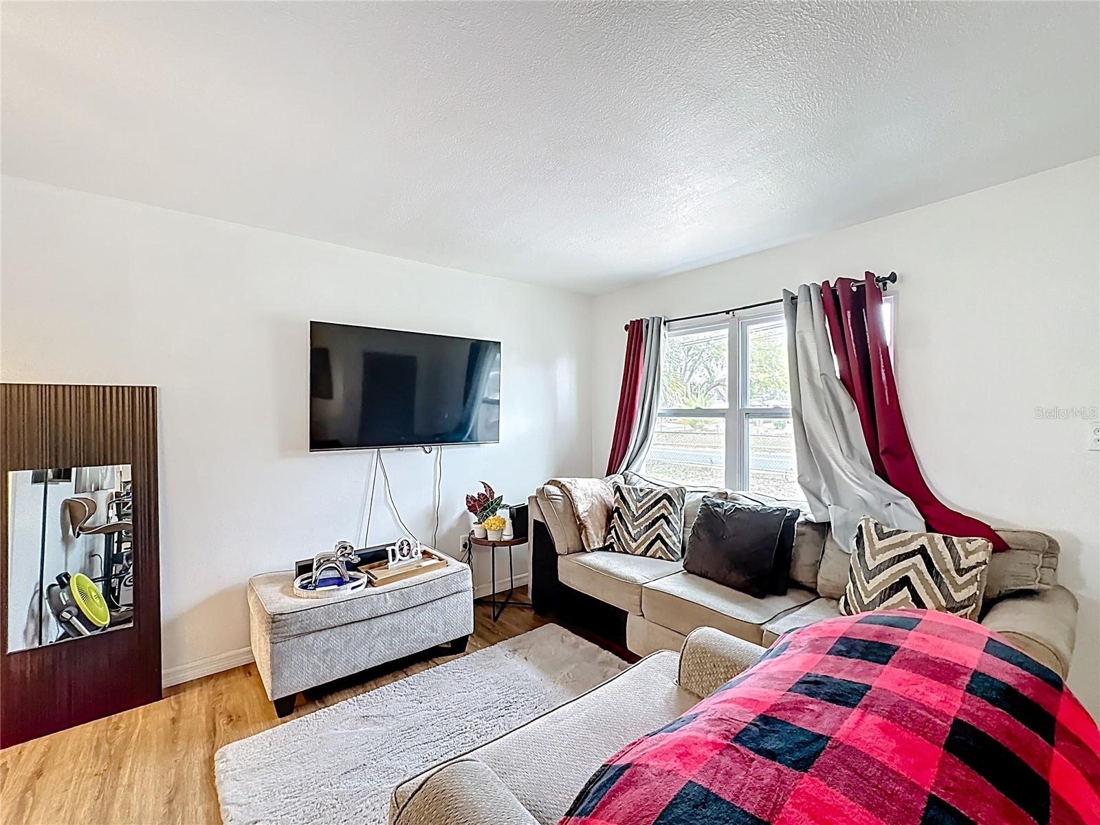 Image 7 of 35 For 741 Hillview Drive