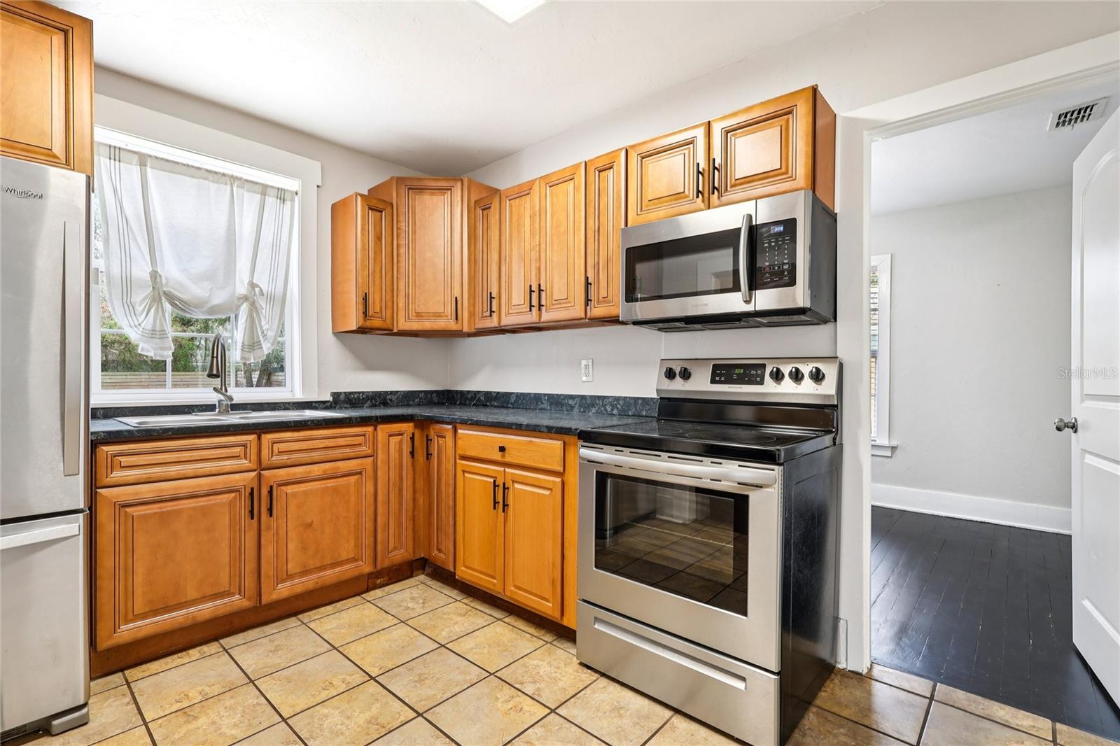 Image 15 of 31 For 137 Grant Street