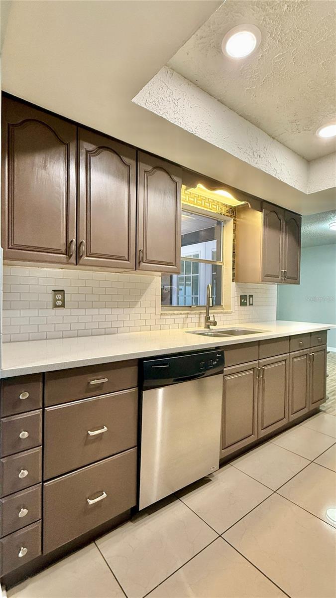 Image 18 of 49 For 2744 Middle Street