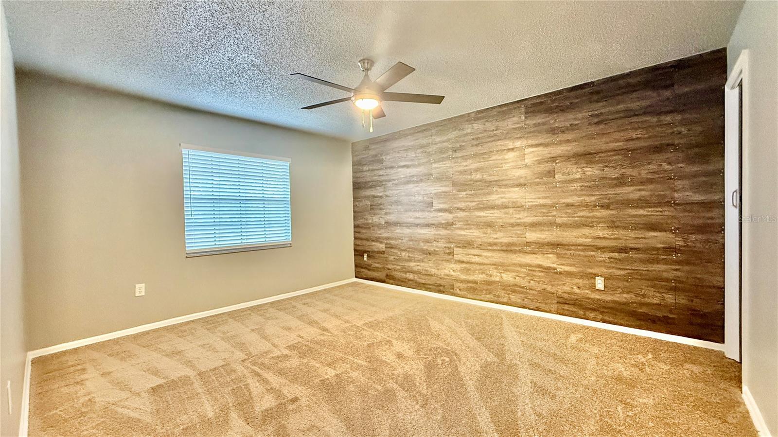 Image 24 of 49 For 2744 Middle Street