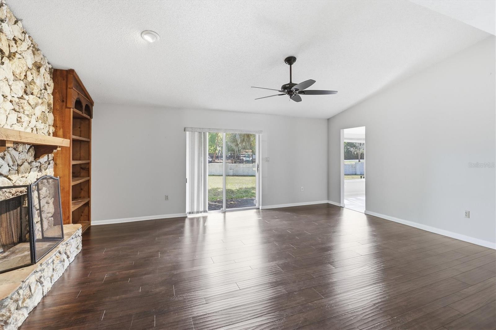 Image 15 of 40 For 219 Hoffman Court