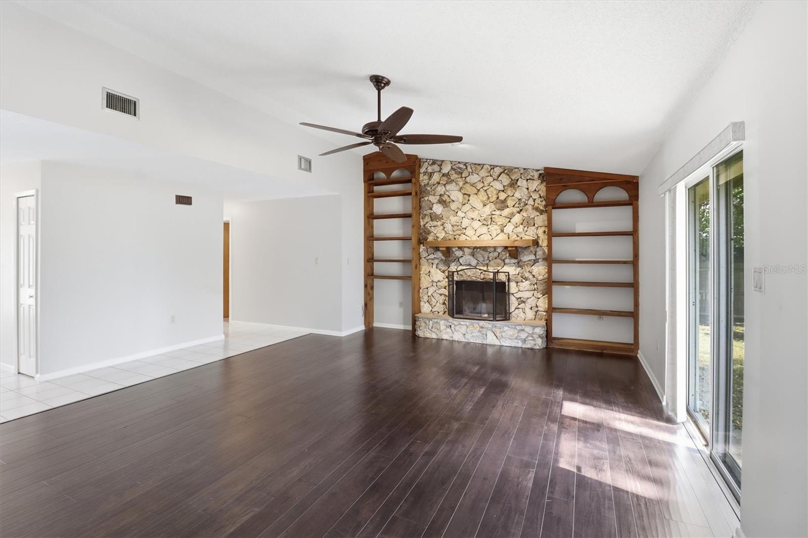 Image 16 of 40 For 219 Hoffman Court