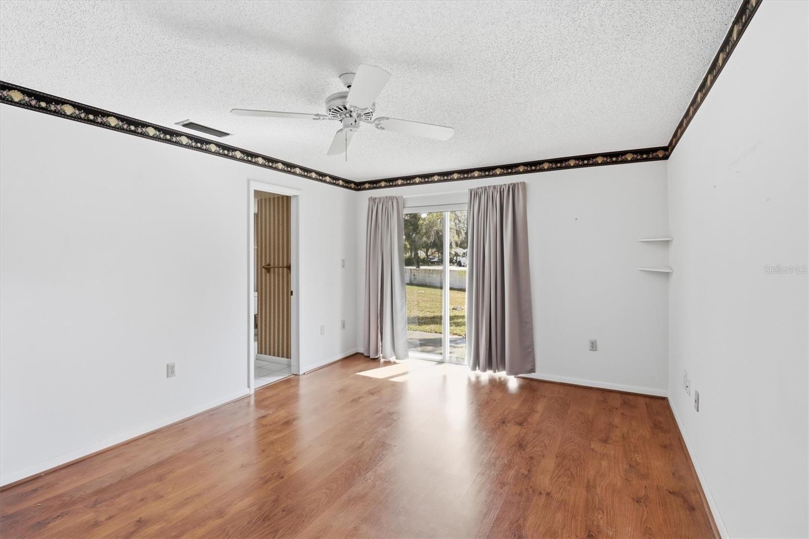 Image 18 of 40 For 219 Hoffman Court