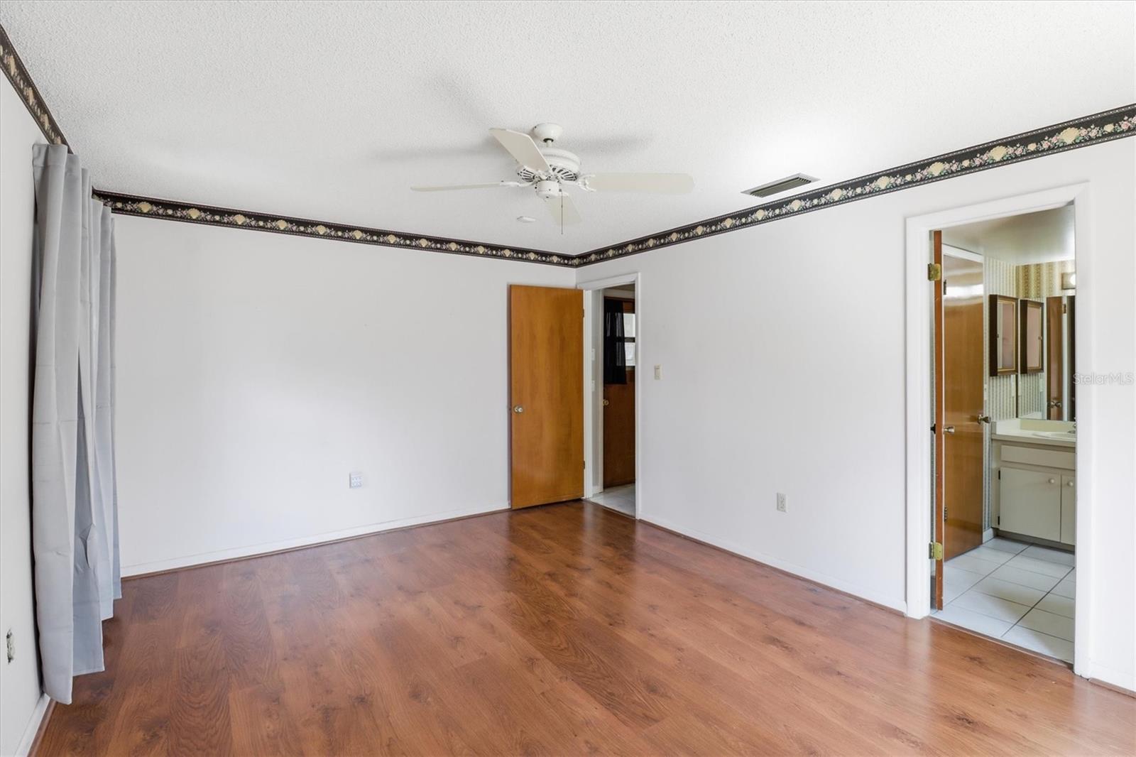 Image 19 of 40 For 219 Hoffman Court