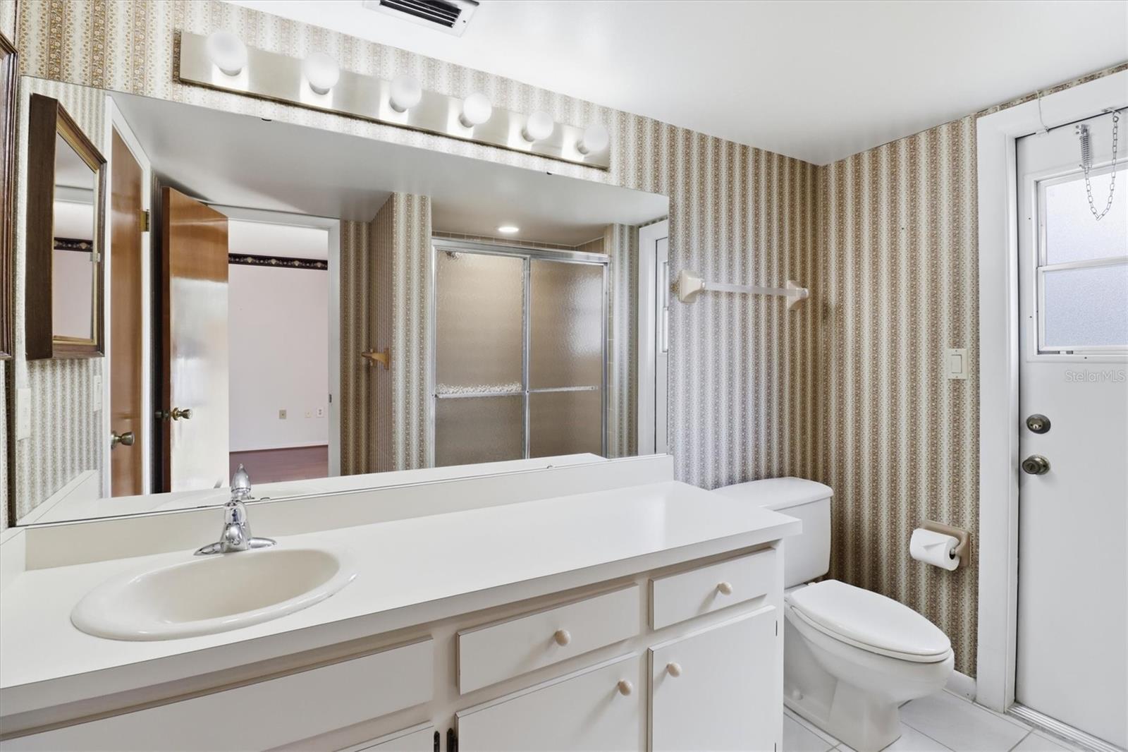 Image 20 of 40 For 219 Hoffman Court