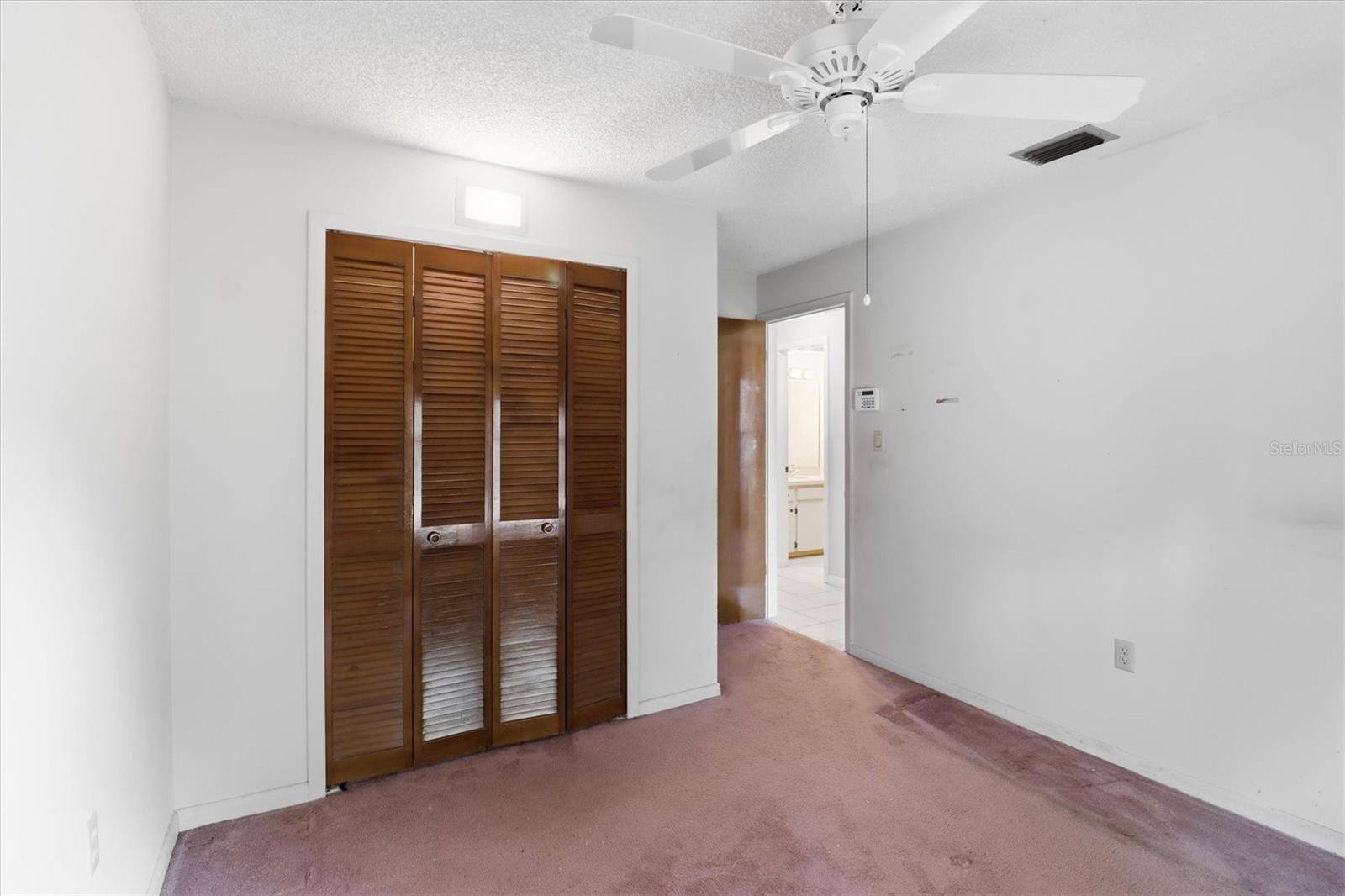 Image 21 of 40 For 219 Hoffman Court