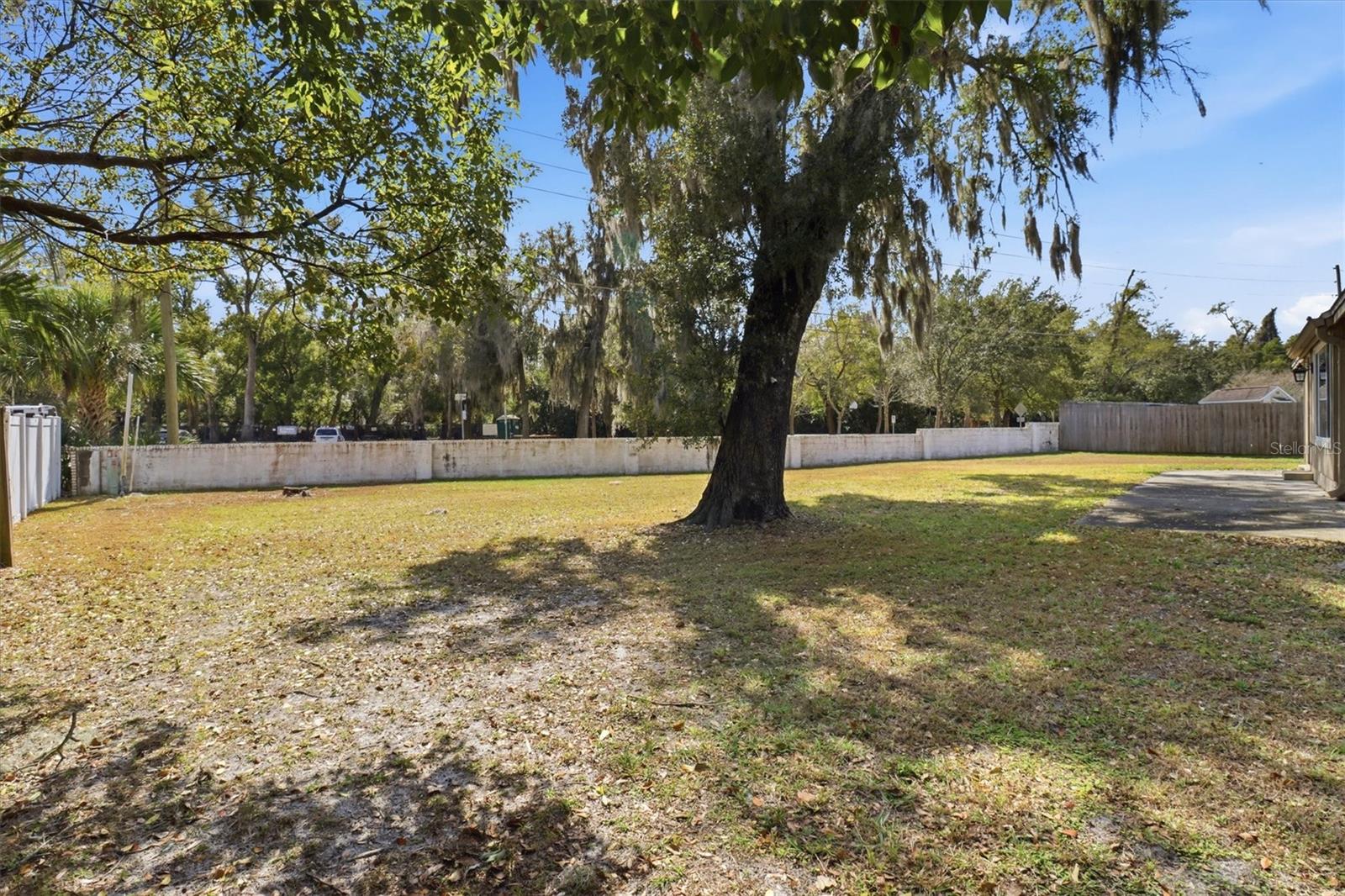 Image 31 of 40 For 219 Hoffman Court