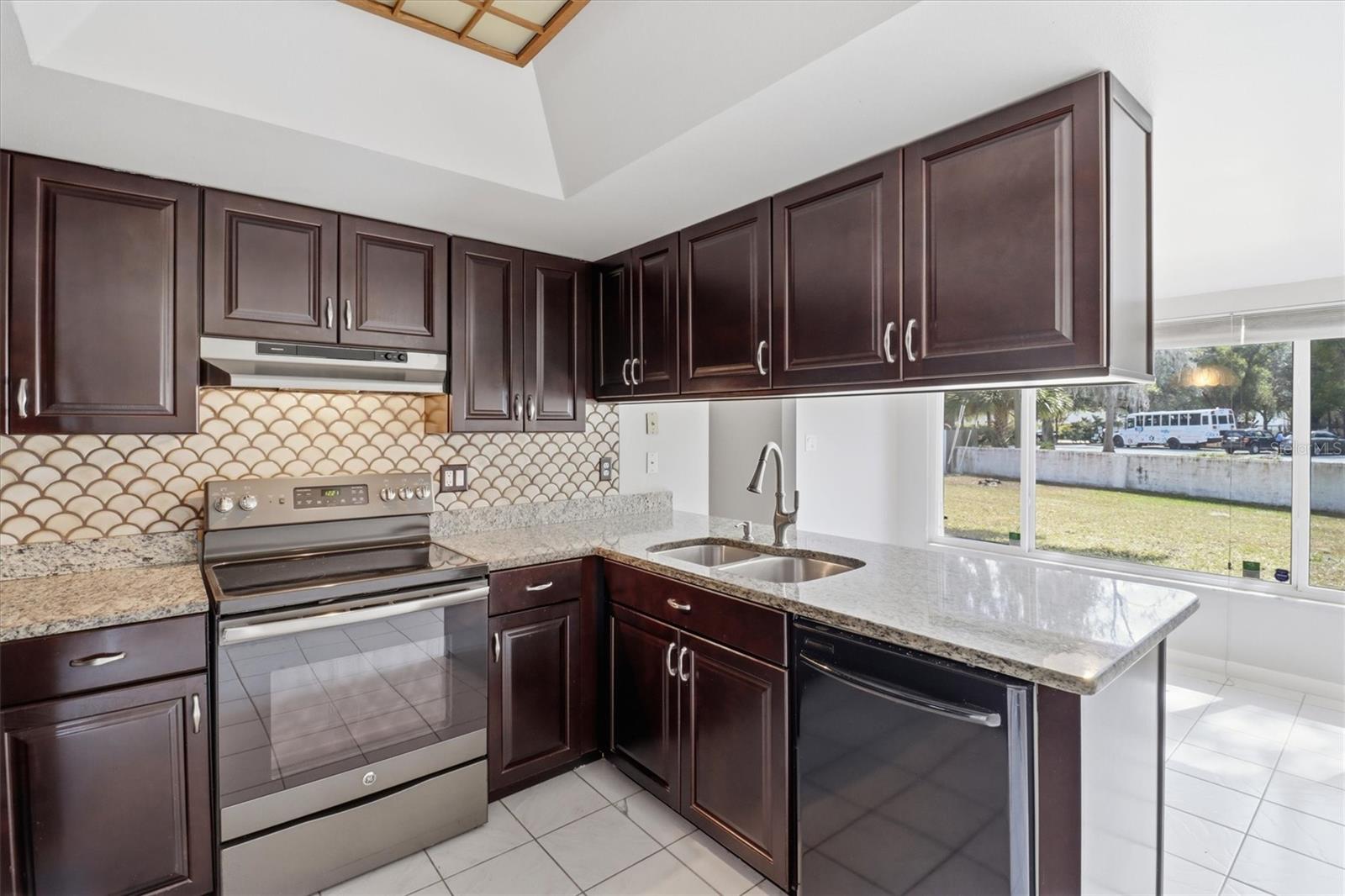 Image 8 of 40 For 219 Hoffman Court