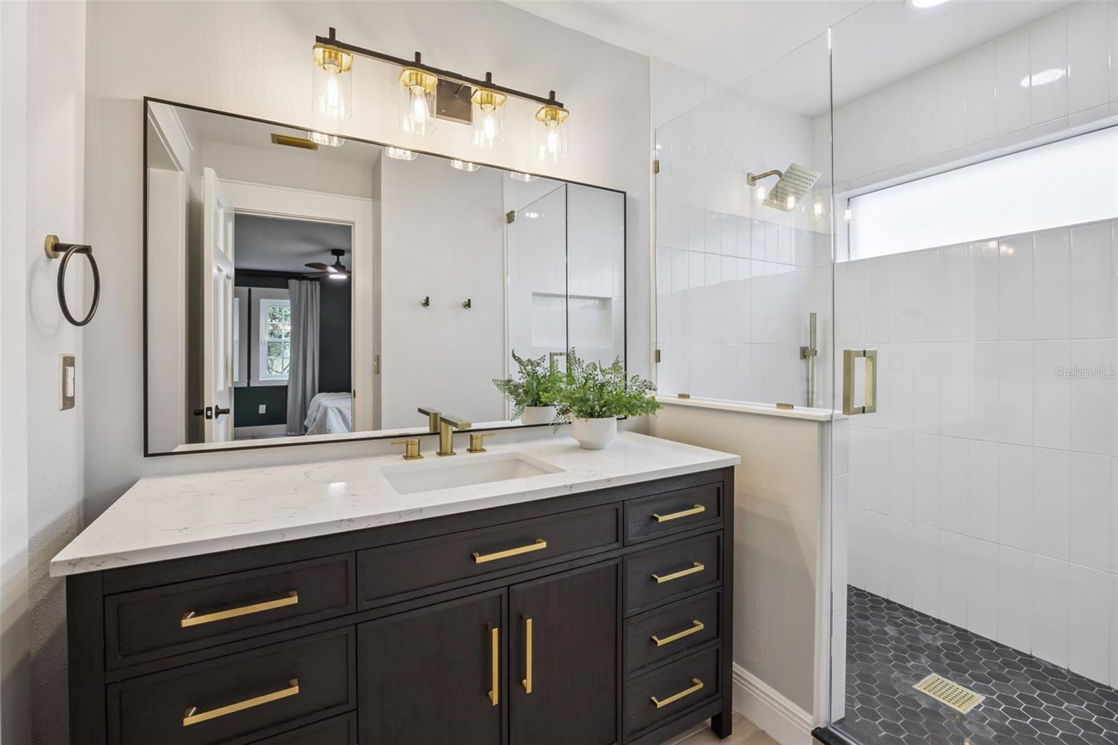 Image 40 of 74 For 14126 Lake Tilden Boulevard