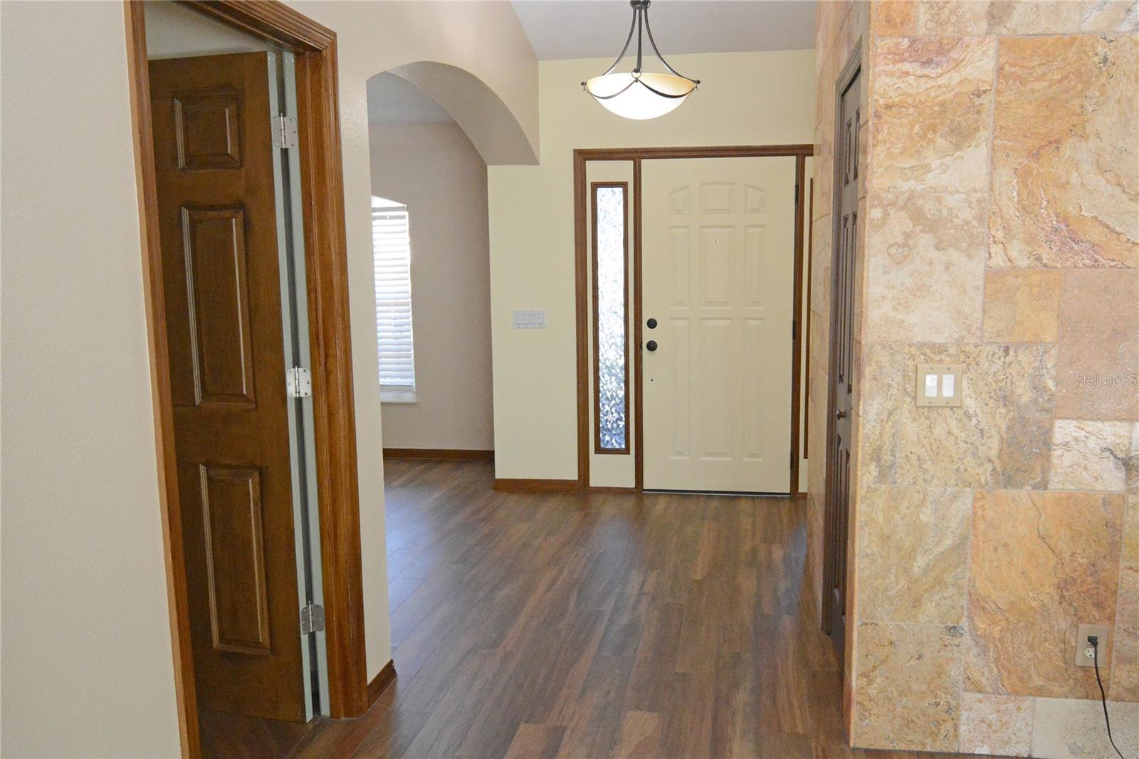 Image 14 of 37 For 19 Spring Ridge Drive