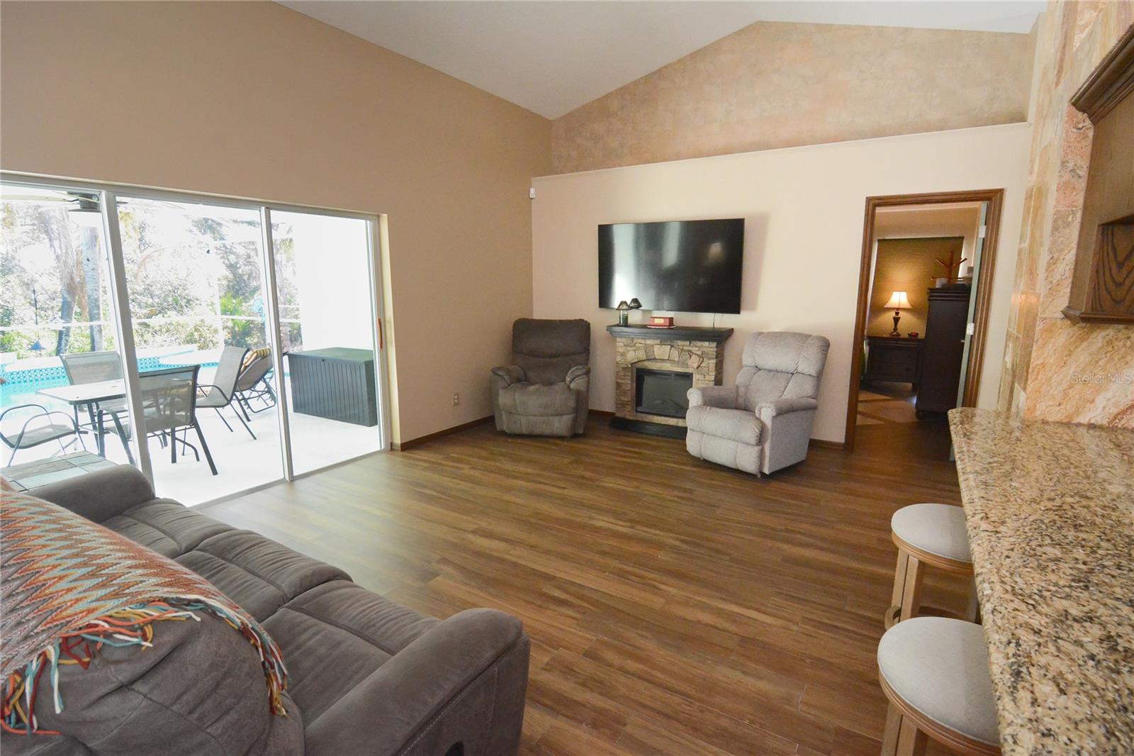 Image 21 of 37 For 19 Spring Ridge Drive