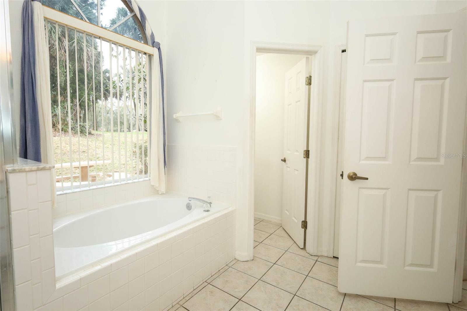 Image 27 of 48 For 1352 Augusta National Boulevard