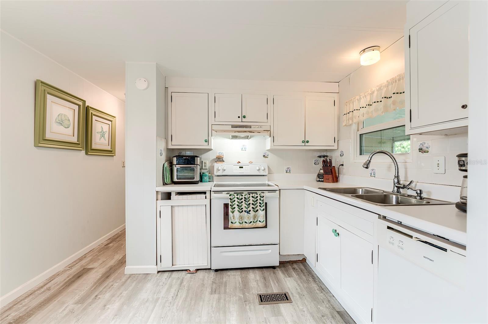 Image 13 of 38 For 24631 Seas Boulevard