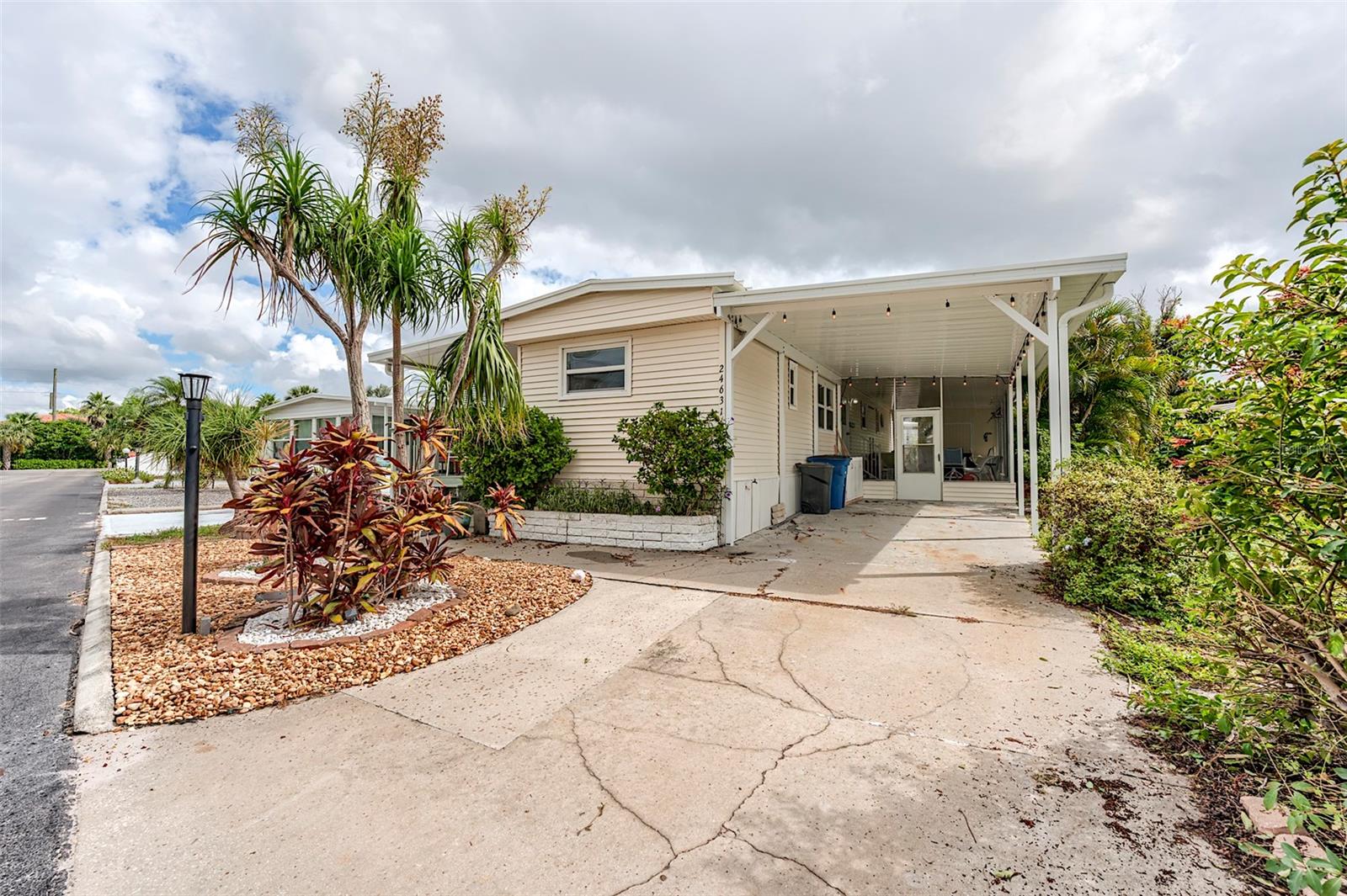 Image 28 of 38 For 24631 Seas Boulevard