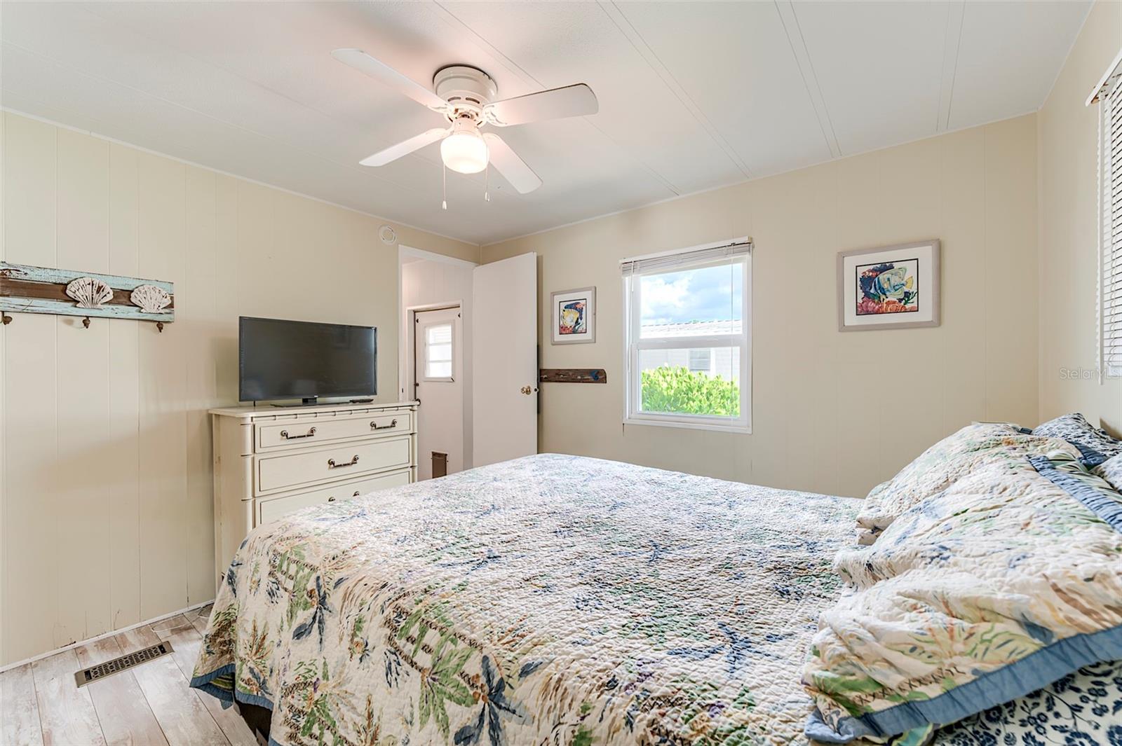 Image 8 of 38 For 24631 Seas Boulevard