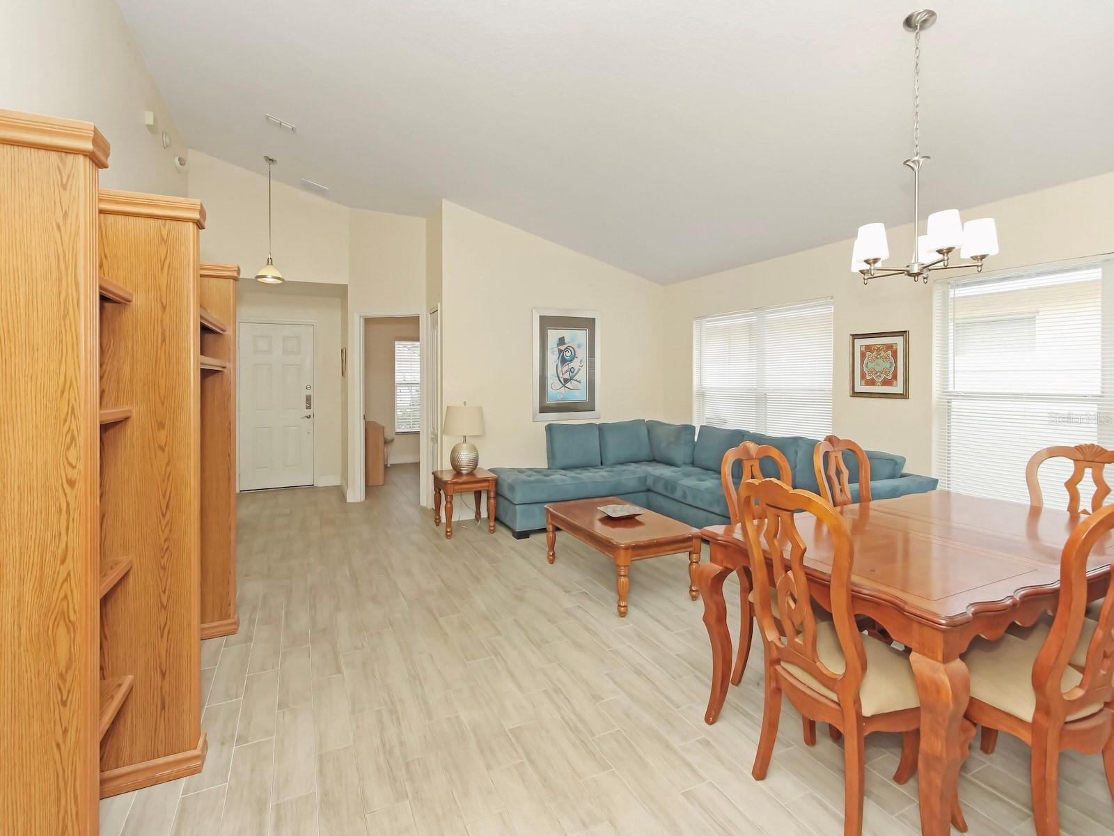 Image 19 of 47 For 15434 Markham Drive