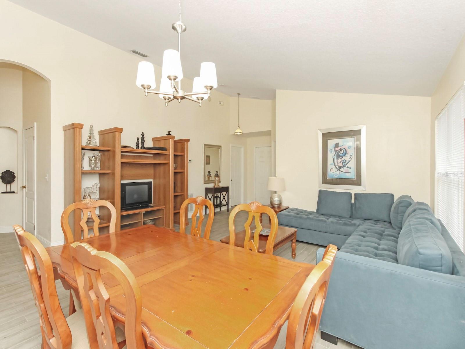 Image 20 of 47 For 15434 Markham Drive