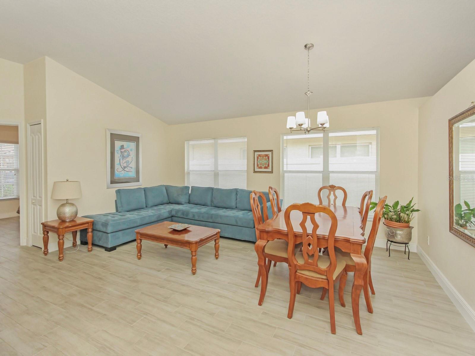 Image 21 of 47 For 15434 Markham Drive