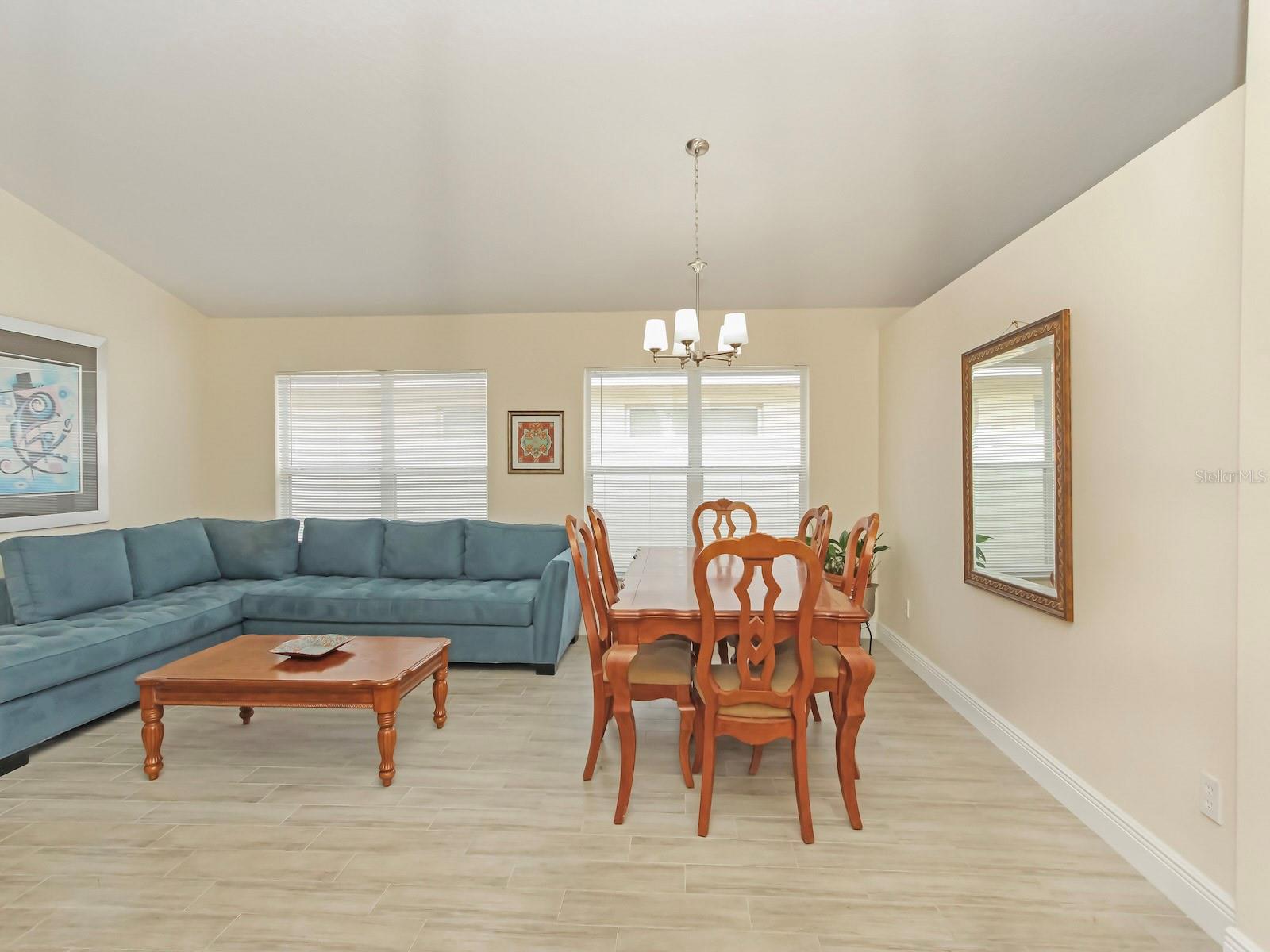 Image 22 of 47 For 15434 Markham Drive