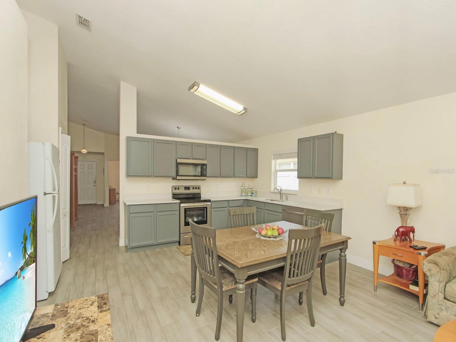 Image 24 of 47 For 15434 Markham Drive