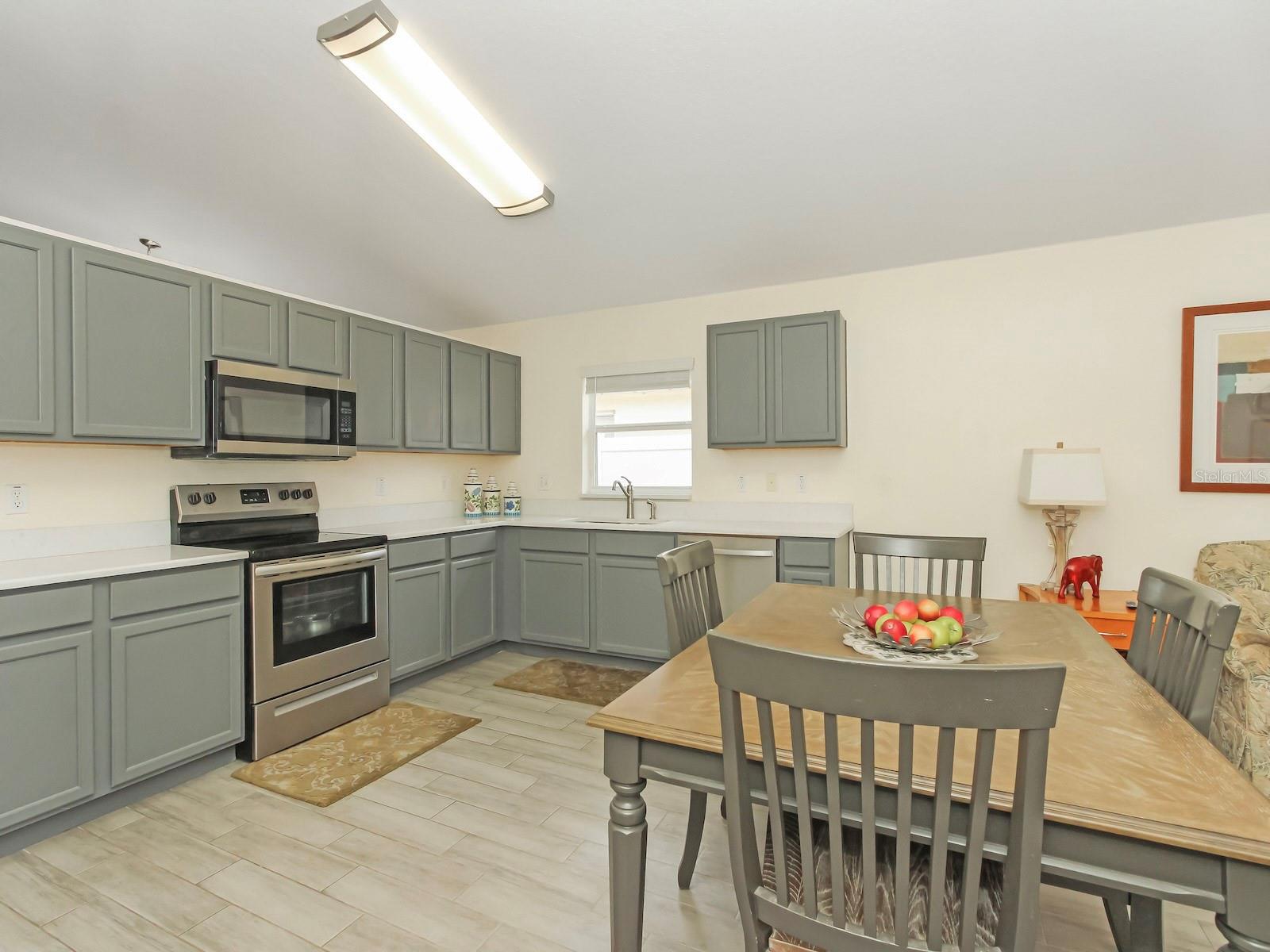 Image 26 of 47 For 15434 Markham Drive