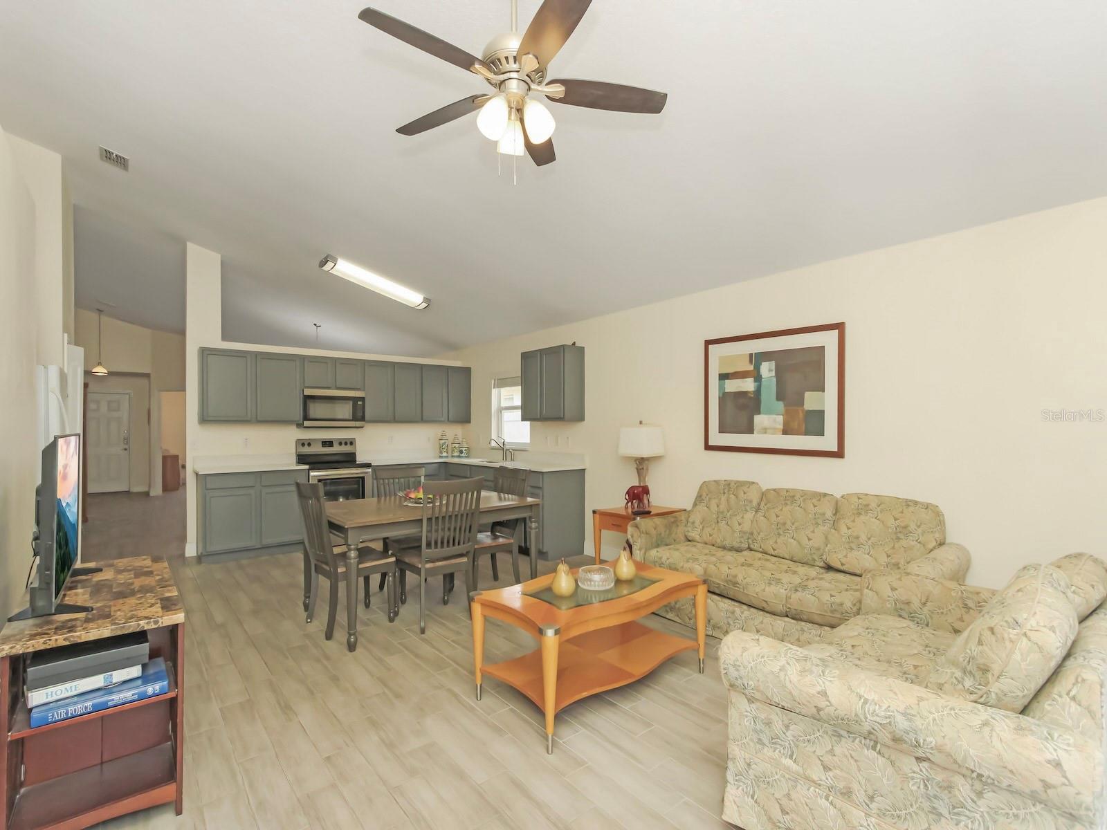 Image 28 of 47 For 15434 Markham Drive