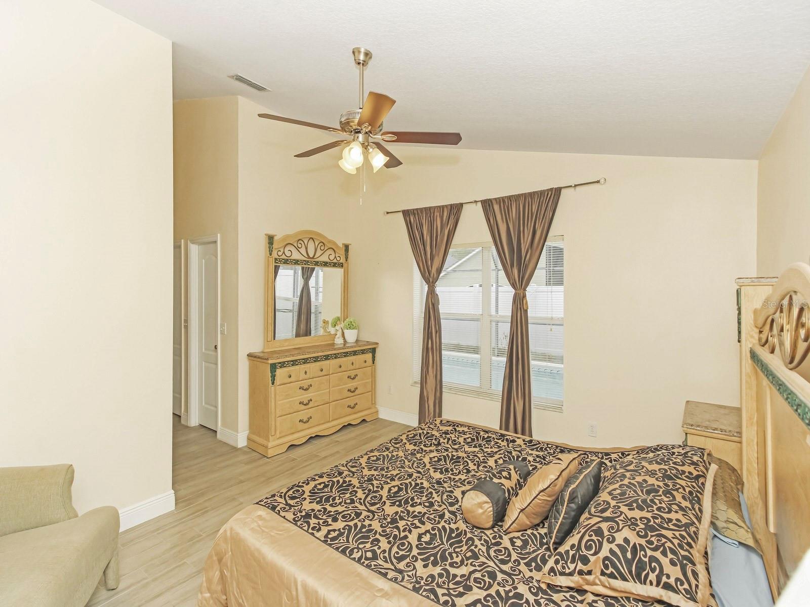 Image 31 of 47 For 15434 Markham Drive