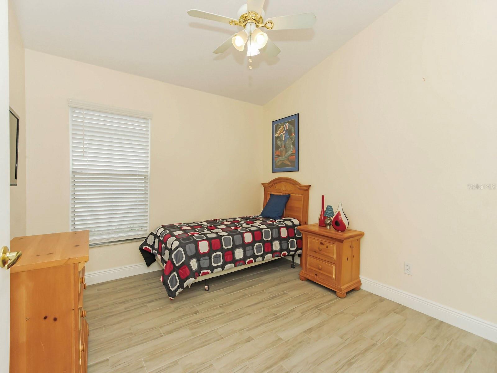 Image 40 of 47 For 15434 Markham Drive