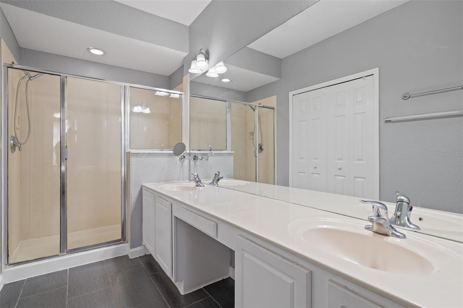 Image 21 of 28 For 2595 Metro Sevilla Drive 103