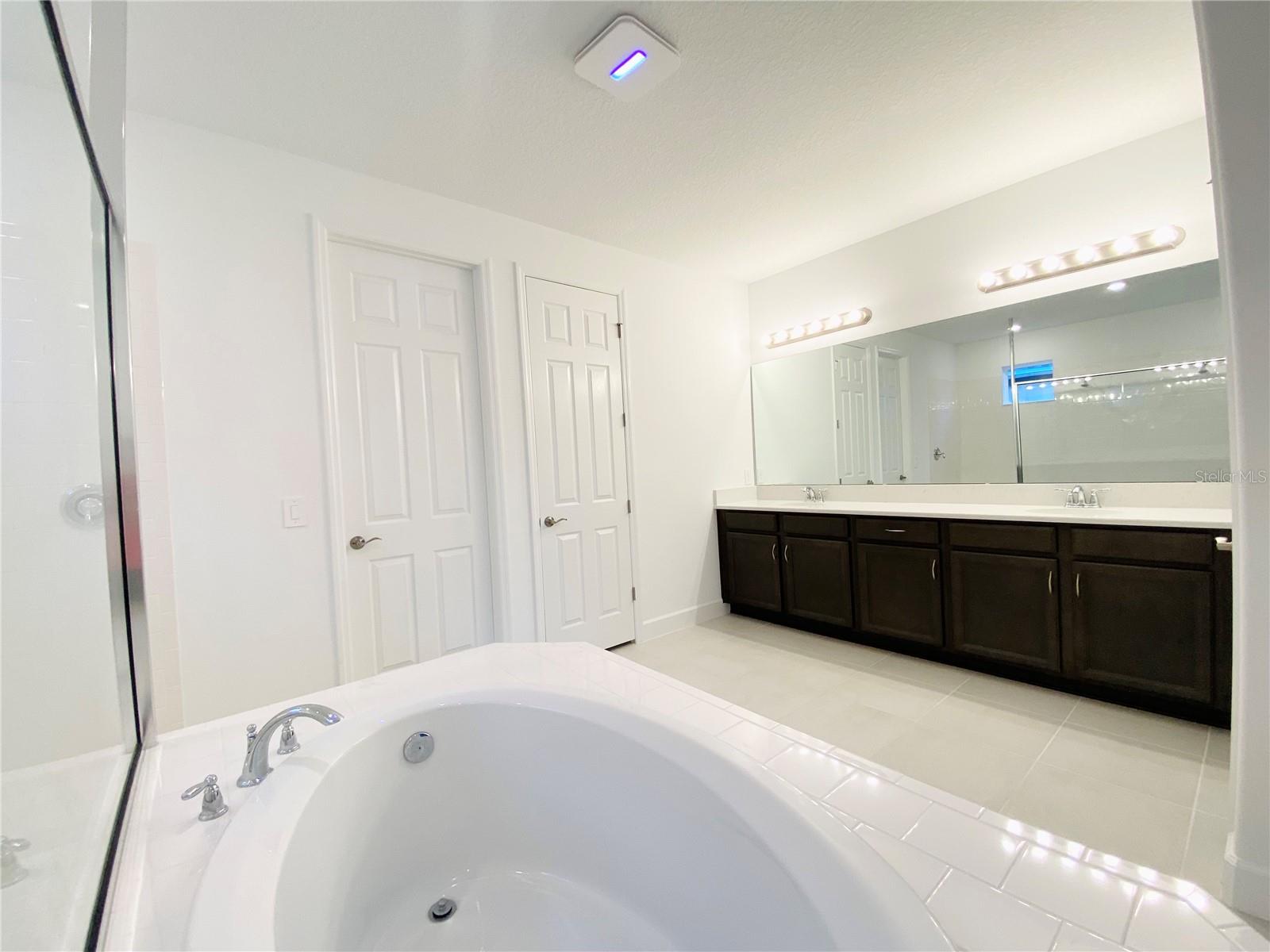 Listing photo id 12 for 3315 Buoy Circle