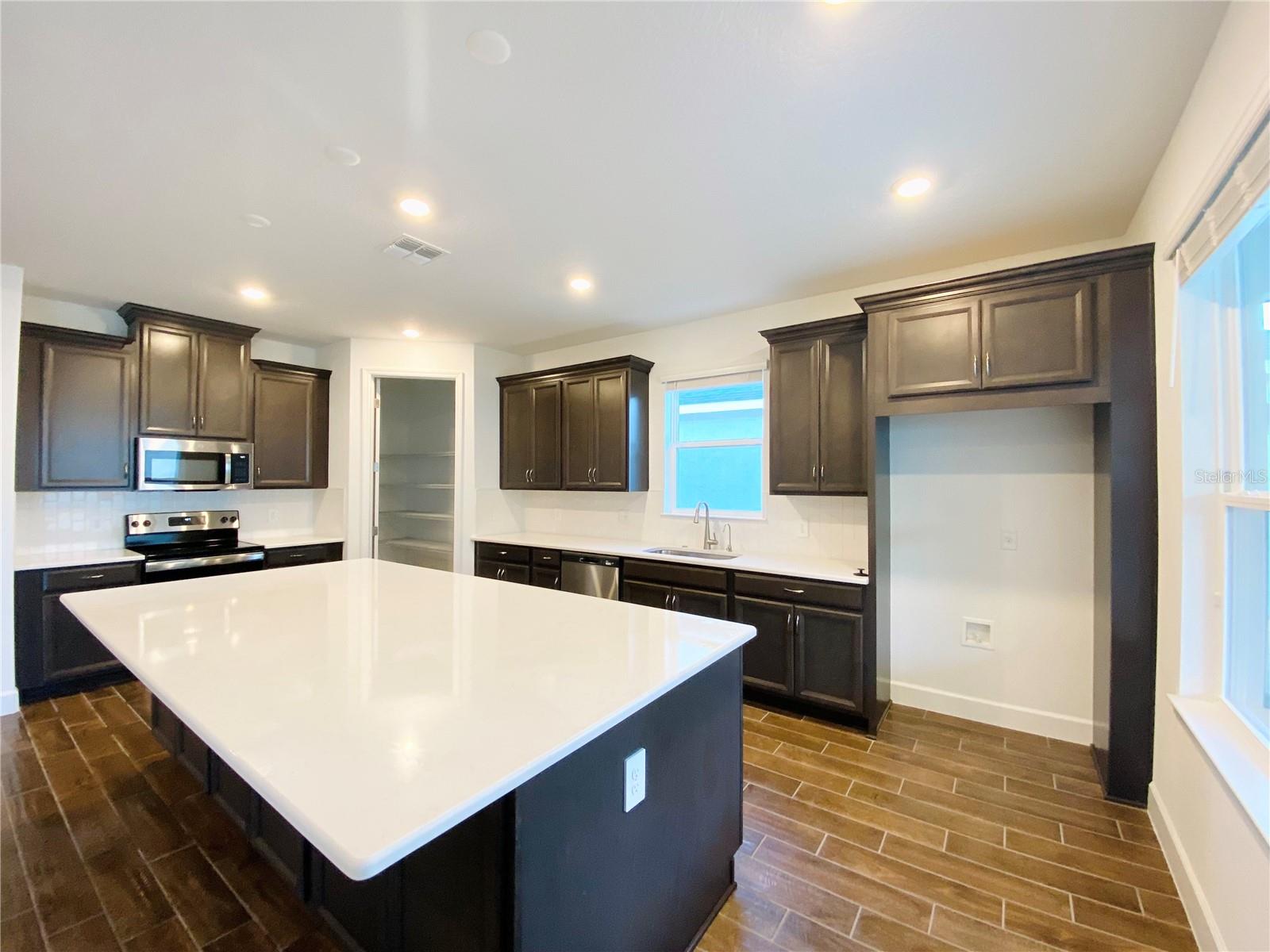 Listing photo id 7 for 3315 Buoy Circle