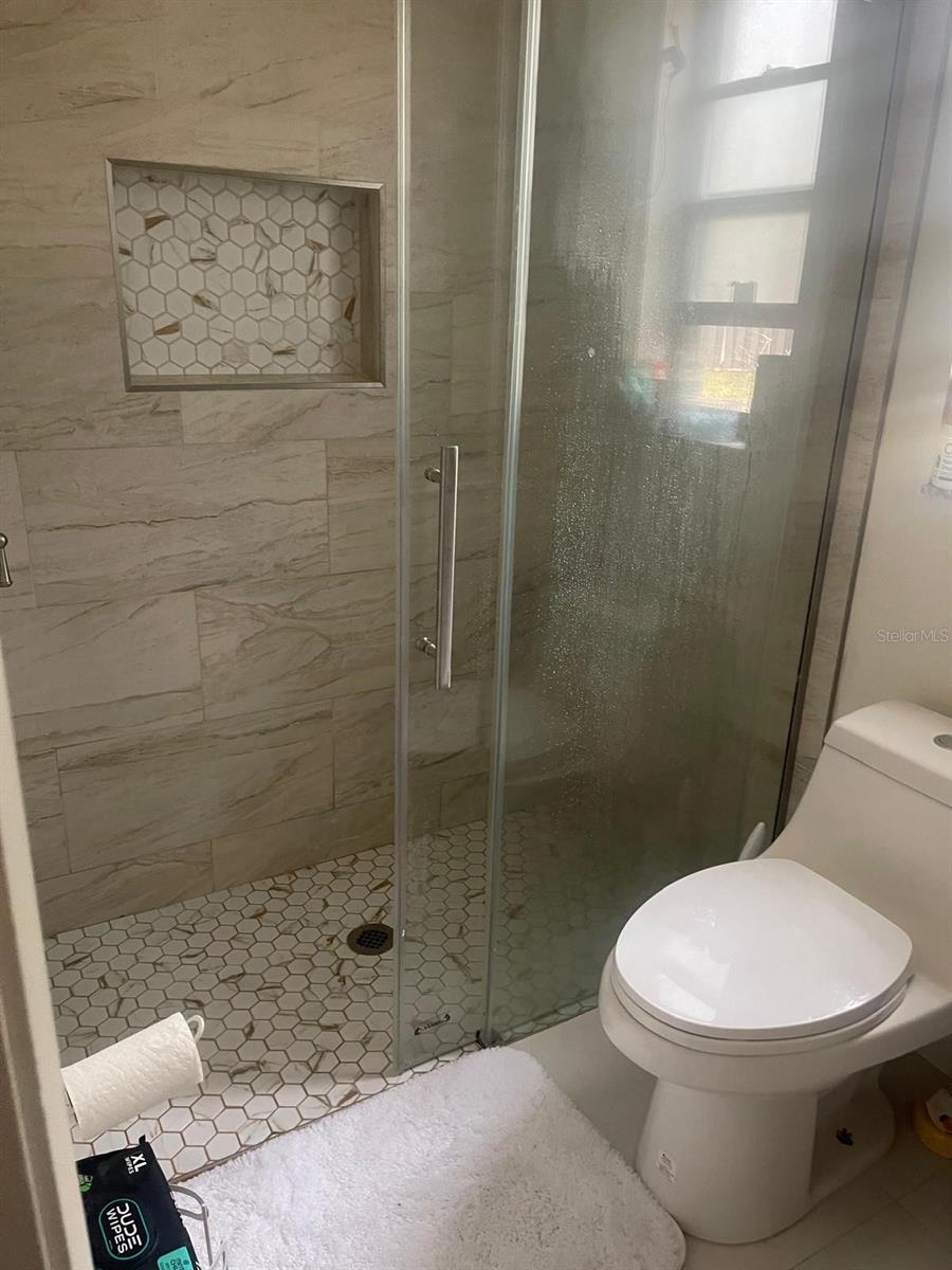 Image 11 of 16 For 1202 Yvonne Street