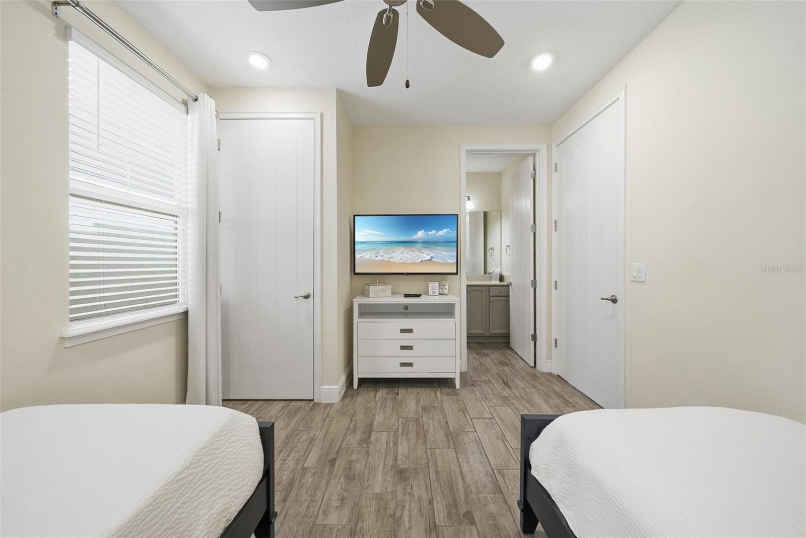 Image 13 of 64 For 8017 Surf Street