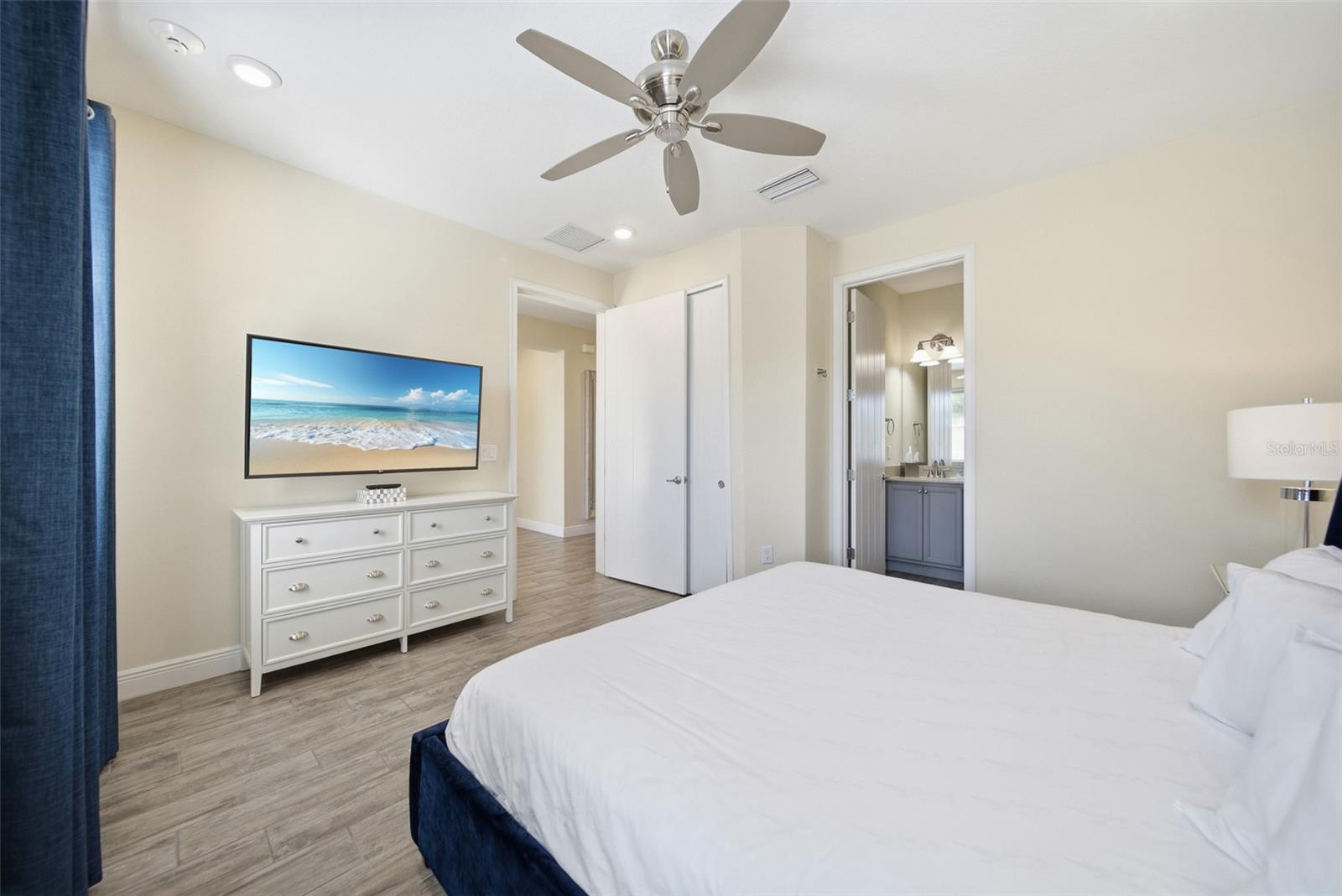 Image 25 of 64 For 8017 Surf Street