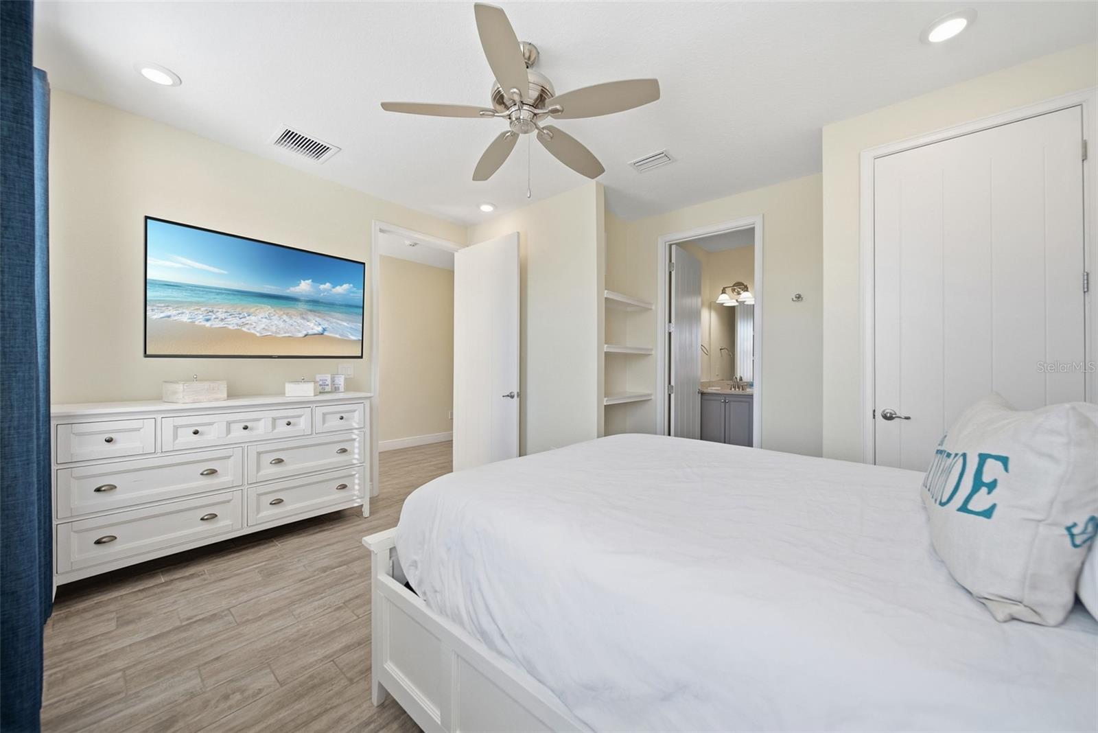 Image 9 of 64 For 8017 Surf Street