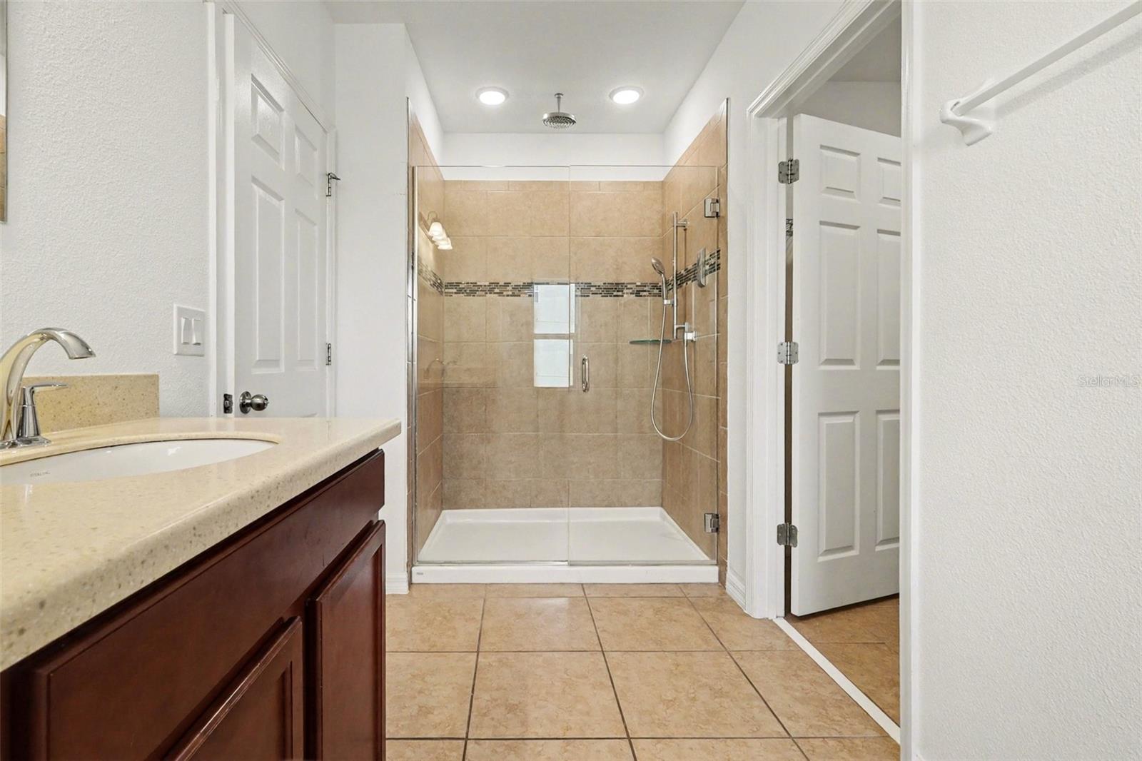 Image 29 of 39 For 622 Samuel  