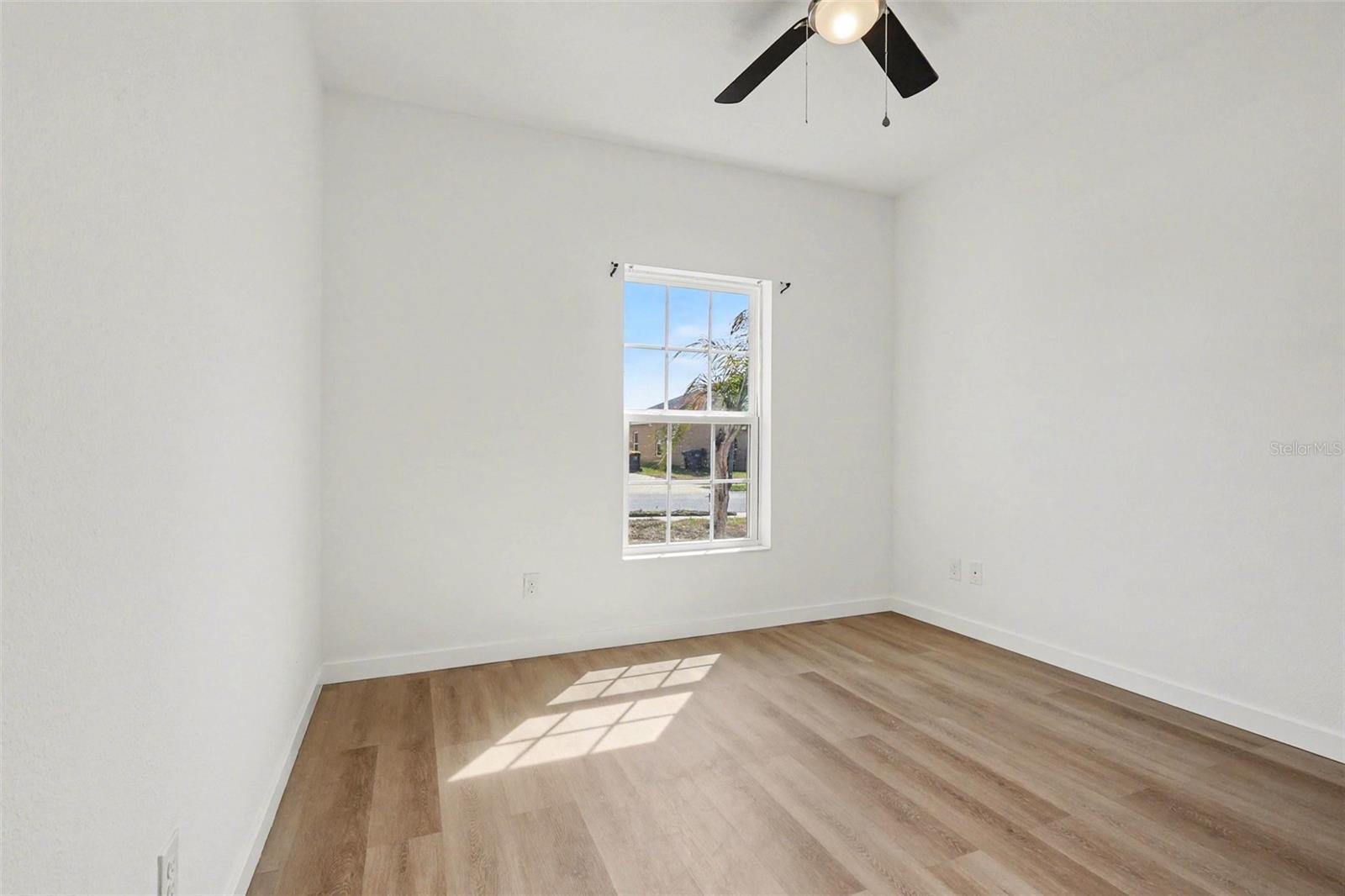 Image 33 of 39 For 622 Samuel  