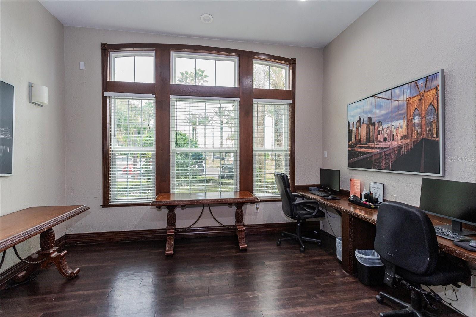 Image 17 of 25 For 5455 Vineland Road 3214