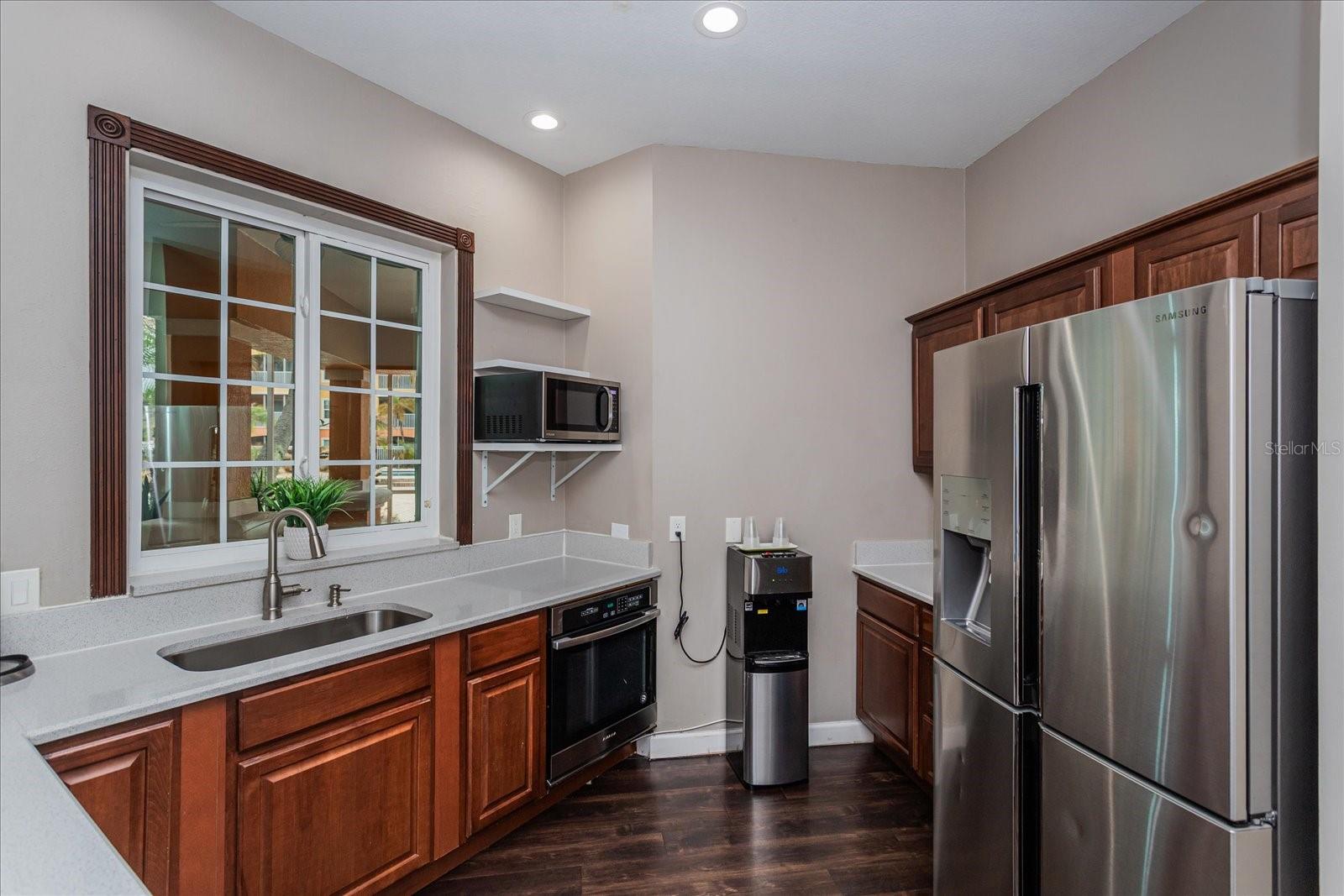 Image 20 of 25 For 5455 Vineland Road 3214