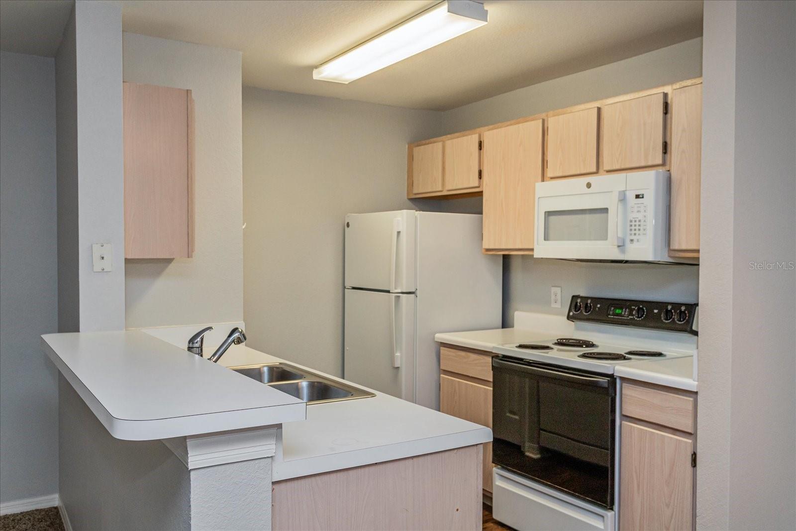 Image 6 of 25 For 5455 Vineland Road 3214