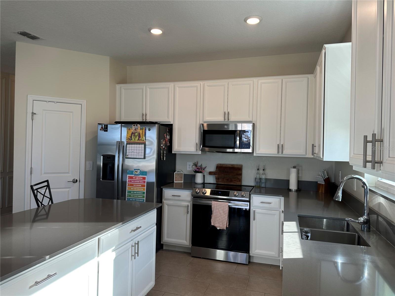 Image 17 of 28 For 751 Staffora Street