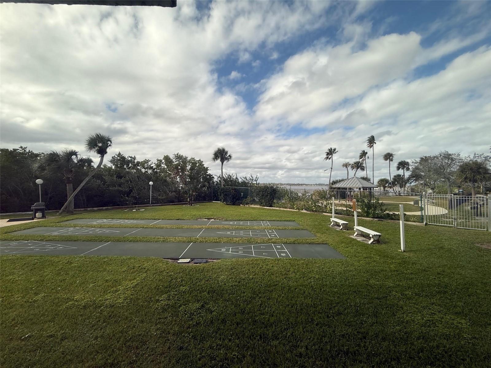 Image 38 of 41 For 925 Halifax Avenue 102