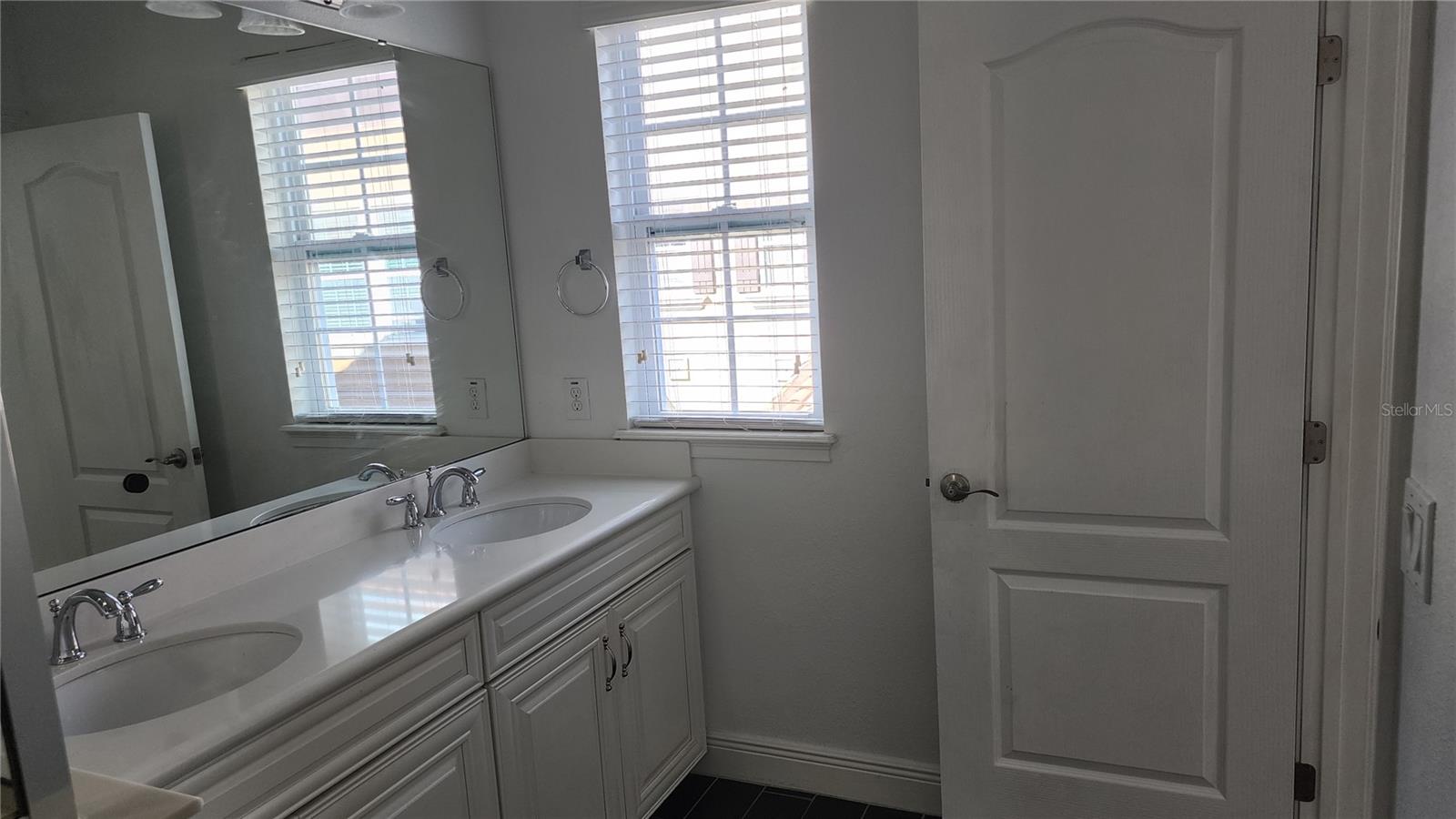 Image 13 of 25 For 952 Lobelia Drive