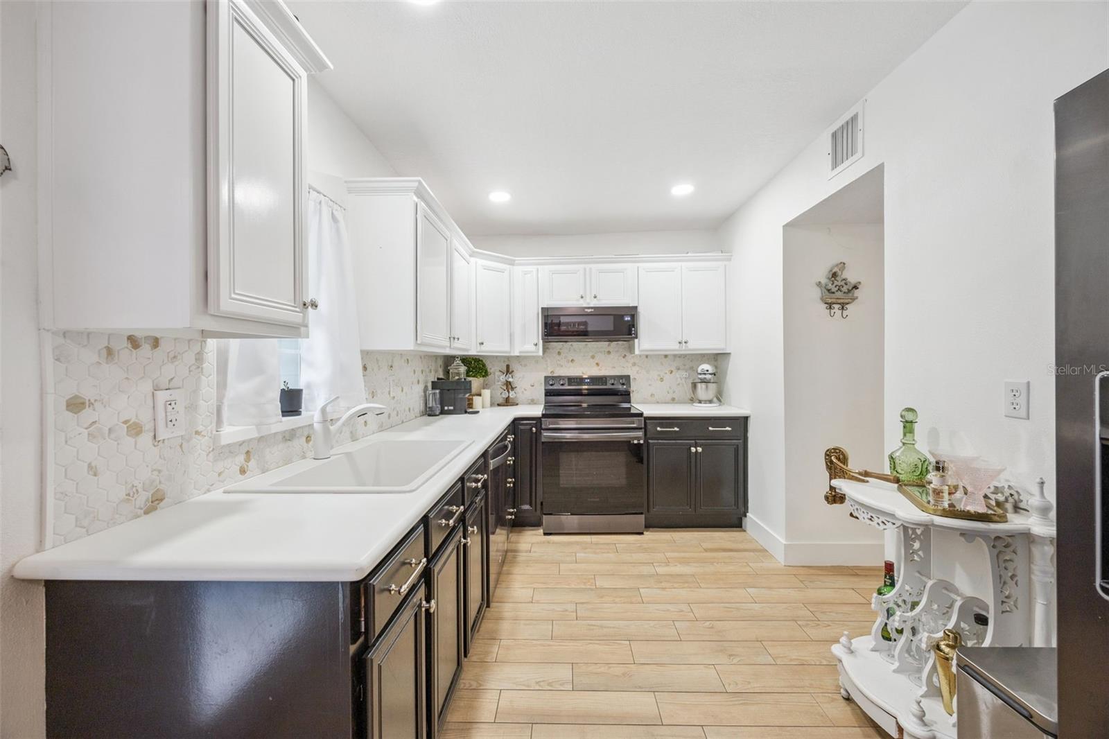 Image 13 of 30 For 2218 Elizabeth Avenue 3