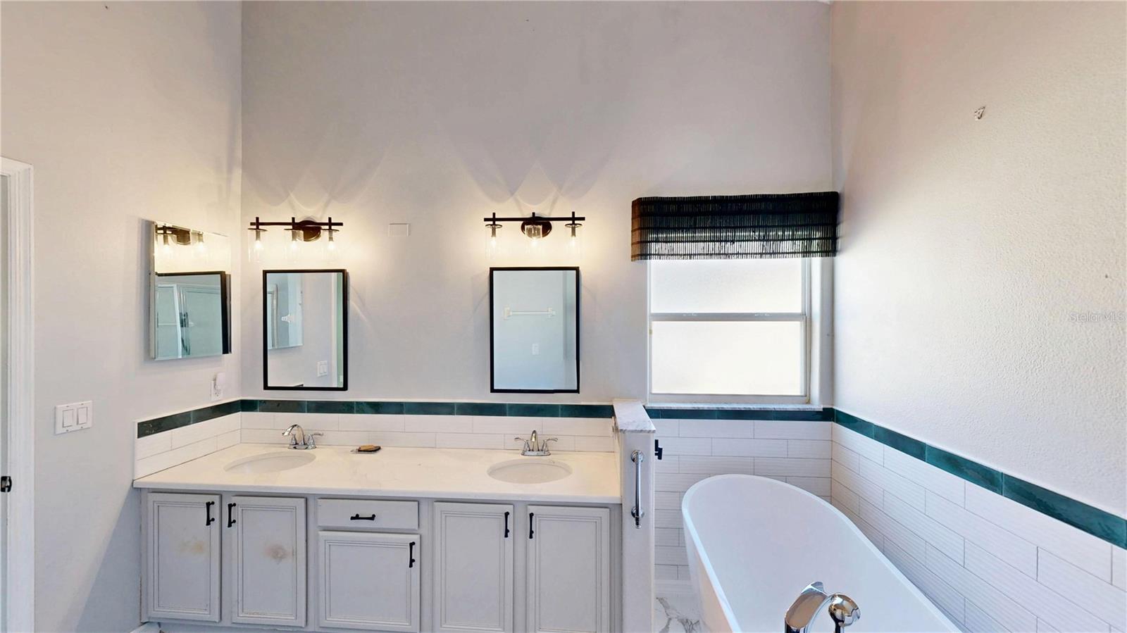 Image 35 of 45 For 3016 Crystal Creek Boulevard