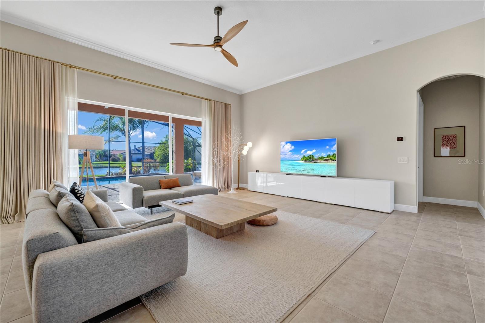 Listing photo id 9 for 1166 Cambria Bend