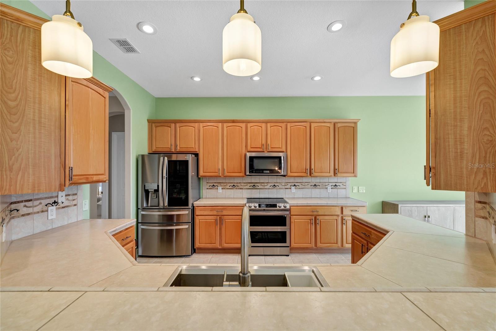 Listing photo id 14 for 1166 Cambria Bend