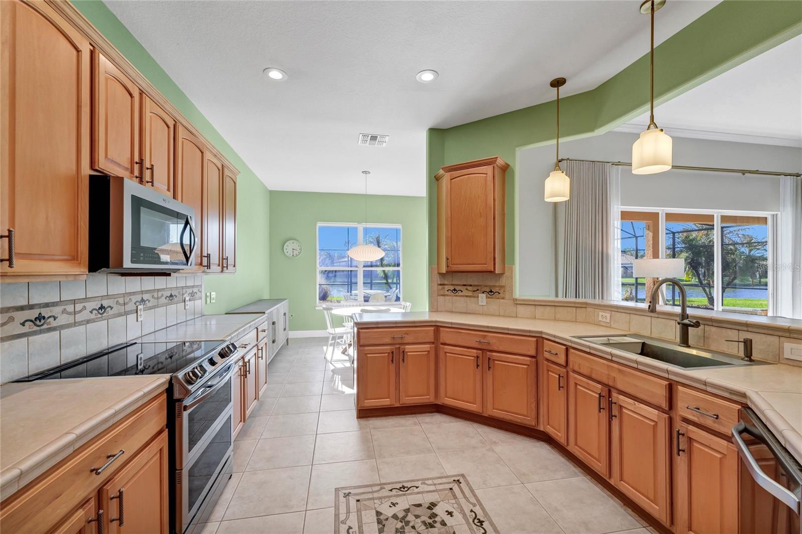 Listing photo id 15 for 1166 Cambria Bend