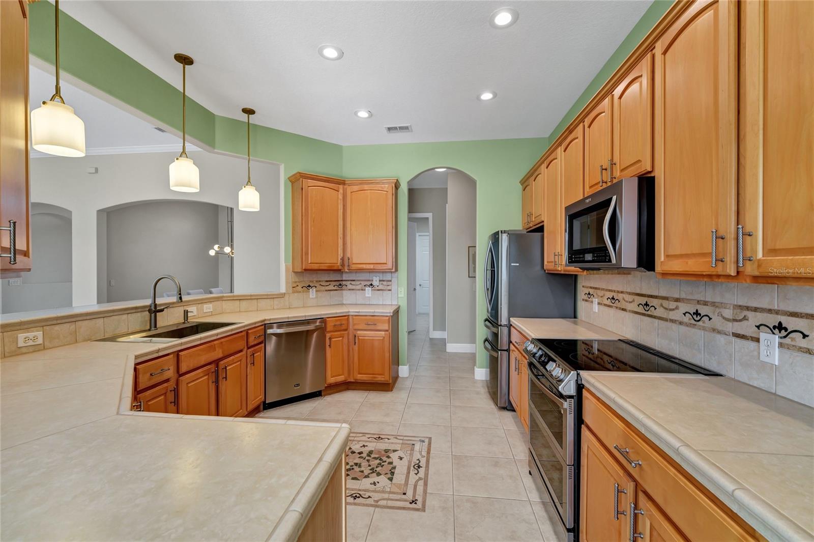 Listing photo id 17 for 1166 Cambria Bend