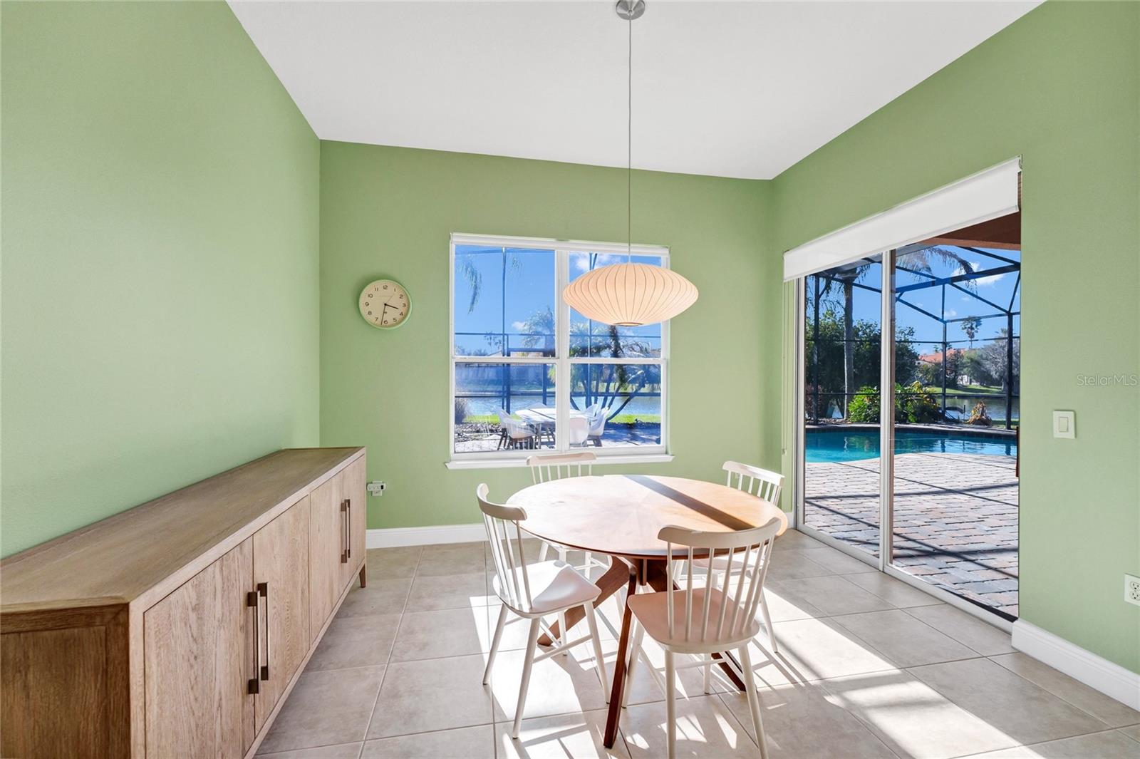 Listing photo id 19 for 1166 Cambria Bend